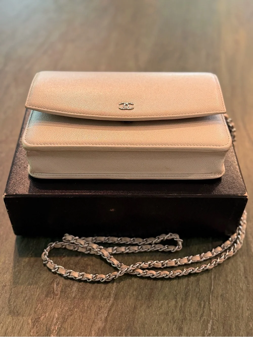 CHANEL Silver Caviar Leather Crossbody Wallet with Silver Chain